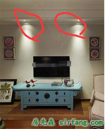 电视背景墙上面要不要做灯带或是装射灯？
