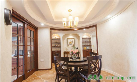 賣了原本的小屋置辦了現(xiàn)在這套三居，發(fā)揮女漢子的本性
