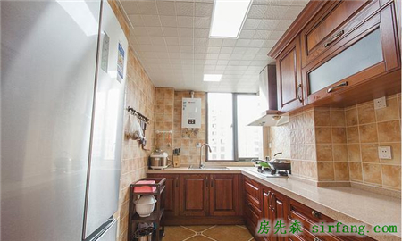 賣了原本的小屋置辦了現(xiàn)在這套三居，發(fā)揮女漢子的本性