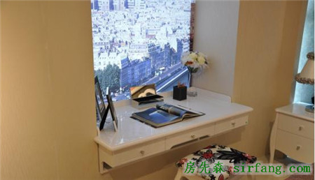 臥室還買什么桌子啊？手把手教你將飄窗改成書桌！一學(xué)就會超簡單
