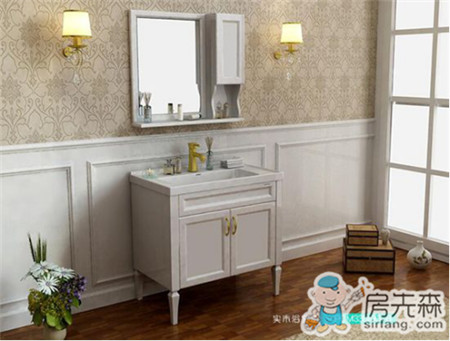安华纯白实木浴室柜：实用与品味的完美结合