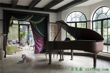 幾萬塊錢的鋼琴說壞就壞！居然只是因?yàn)樵诩覜]擺對地方！太嬌貴了