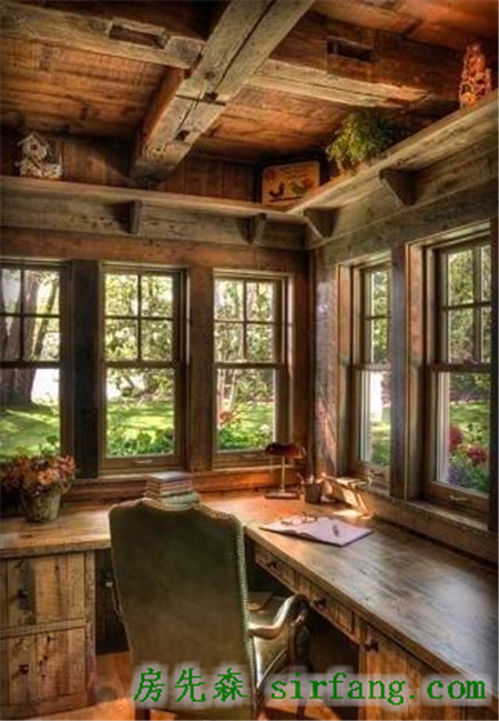 “童话森林”里的木质小屋
