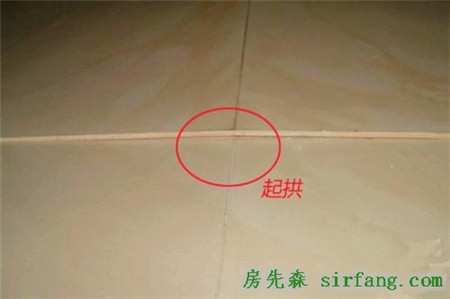 朋友为了省钱选了无缝瓷砖，结果现在只能全部撬了重铺！