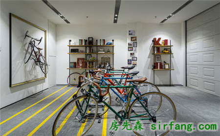 18萬改造出藝術(shù)范兒 兩百平復(fù)式空間