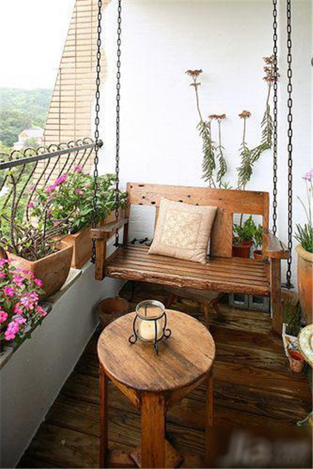 一把椅，阳台变身休闲观景的胜地