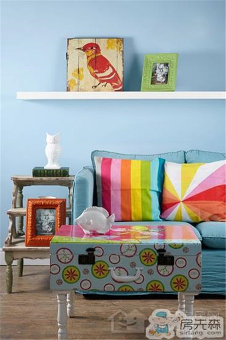 彩色布艺装饰空间 用色彩让客厅鲜活起来