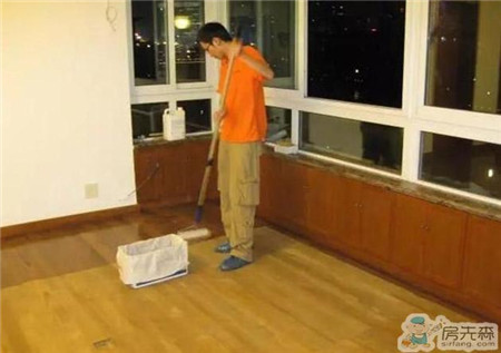 旧地板是翻新还是换掉重铺？后悔装修前不懂，浪费了一大笔钱！
