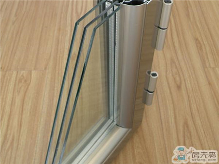 家里装修封阳台到底选择那种型材更好一些，塑钢或者断桥铝材