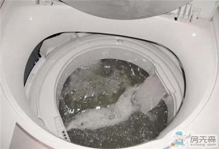 你家洗衣机脏成这样，还敢用吗？
