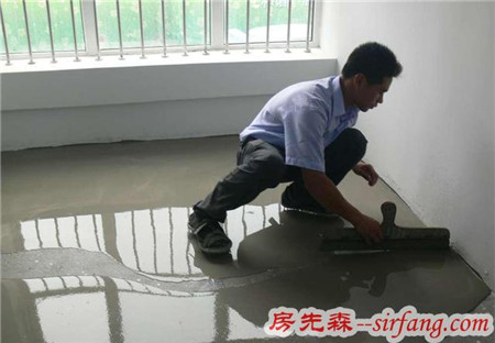 你家新房铺地板有没有做自流平？是不是又被装修工人坑了！