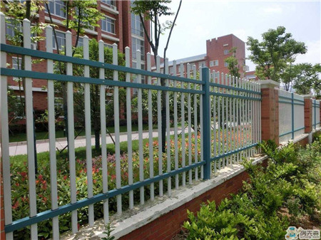 阳台防护栏怎么选购  阳台护栏的材质有哪些