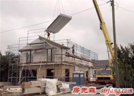 红砖水泥不让用，德国农村咋建房，周末回村就能建一个？